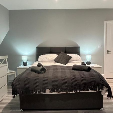 Entire Spacious 4 Bedroom Apartment In Bournemouth Exterior foto